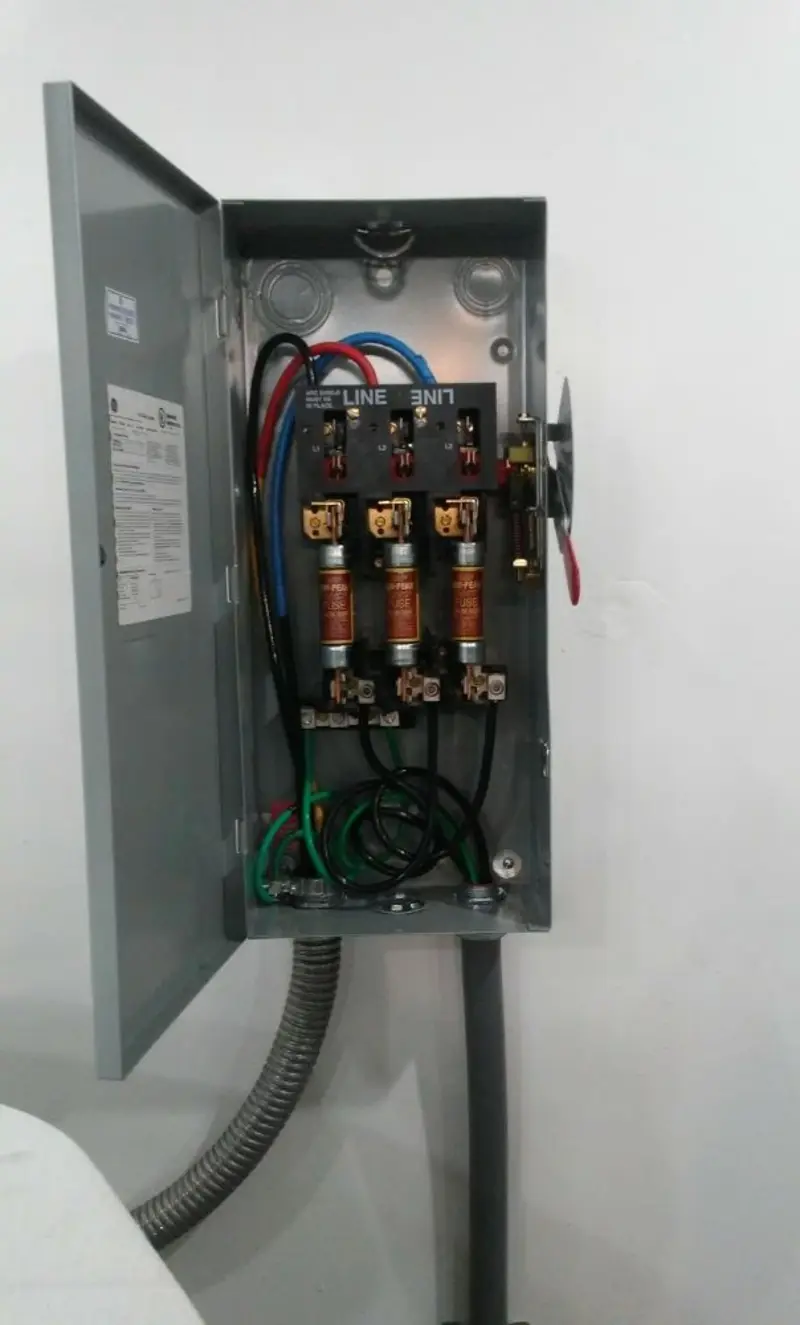 Three-phase disconnect switch installed for Smoke Detector Installation in Milan